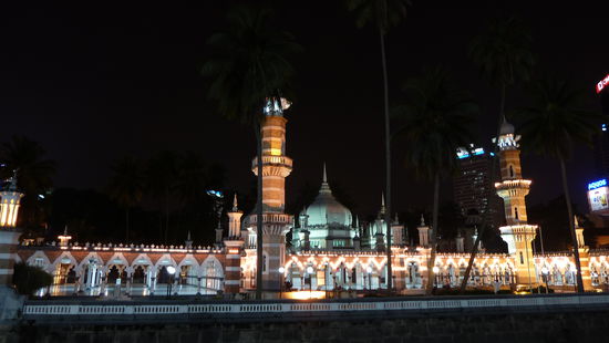Die alte Nationalmoschee bei Nacht. Die war wirklich schön!