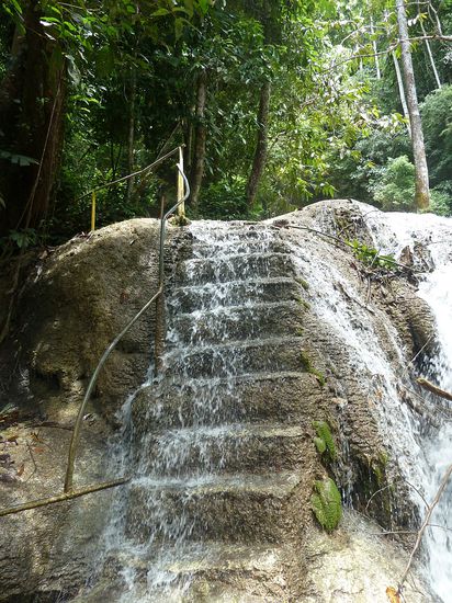 Air Terjun Sulewana, mehrstufiger Wasserfall, man sieht es doch ;>