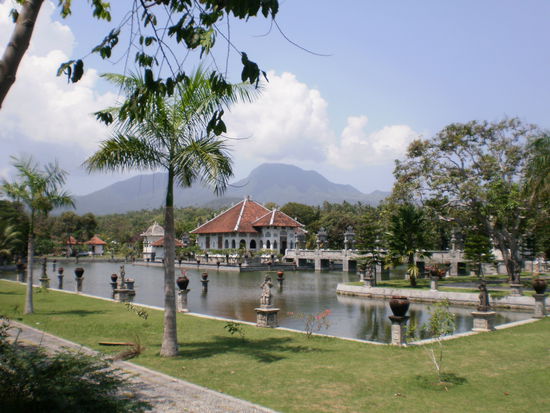 noch ein Tempel mit viel Wasser