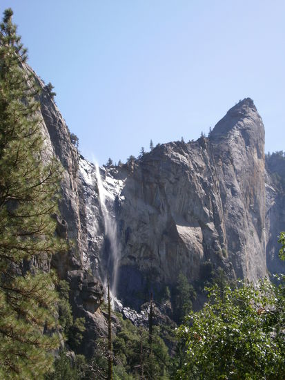 Dem Wasserfall hat ein bischen Wasser gefehlt.....kein Wunder bei der Hitze.
