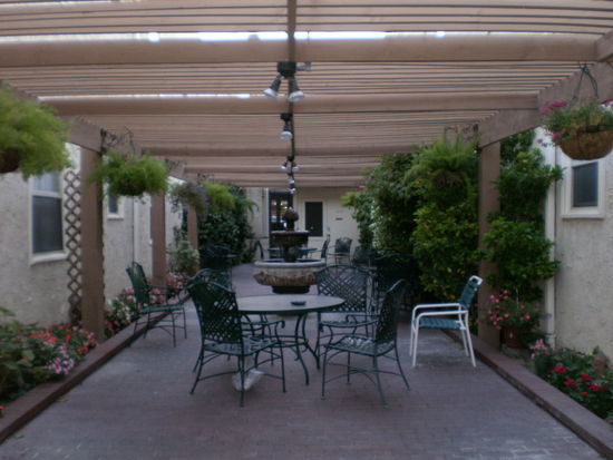 Hinterhof der Unterkunft, der einzige Ort in Californien, an dem es einen Aschenbecher gibt.