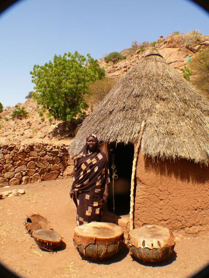 ...die heiligen Trommeln des Kadugli-Stammes