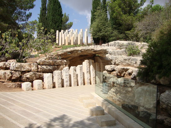 Eingang zur Gedaenkstaette fuer die ermordeten juedischen Kinder