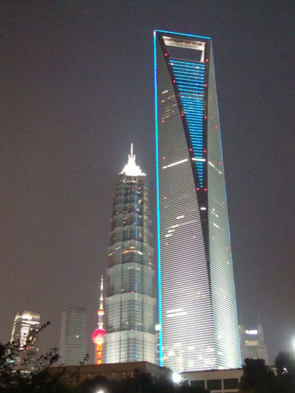 (links der jimao-tower, rechts der sog. "flaschenöffner")