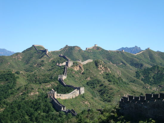 blick von einem der wachtuerme der grossen mauer