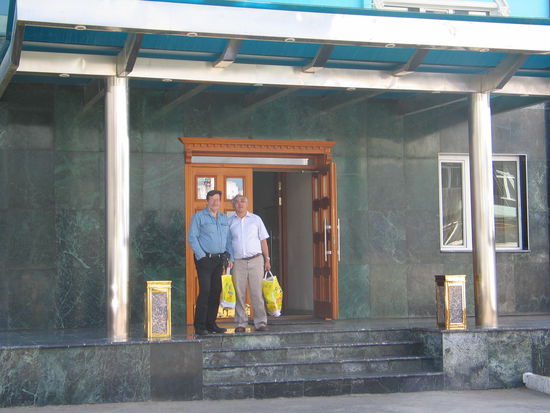 Eingang zum Hotel Kaiser