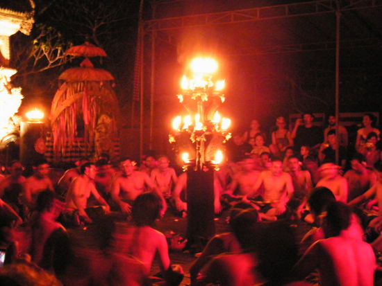 am Abend sahen wir unsen einen traditionellen Tanz in Ubud an