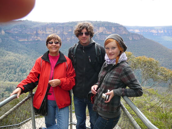 Oma Dani, i und Kathi und der Finger im Bild gehört Johnny 