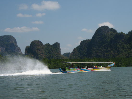 Mit dem Longboat waren wir unterwegs