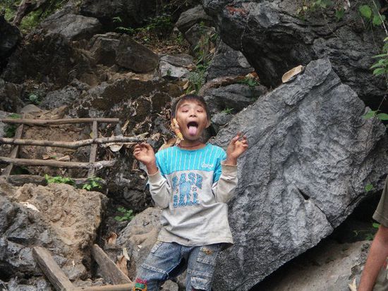 der Kleine war unser Guide, war sehr lustig drauf und hatte eine viel bessere Kondition als wir... wir waren total fertig als wir bei der Höhle ankamen und der Kleine hat nicht mal geschwitzt!