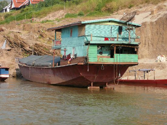 Hausboot, aber mit Sat-Schüssel 