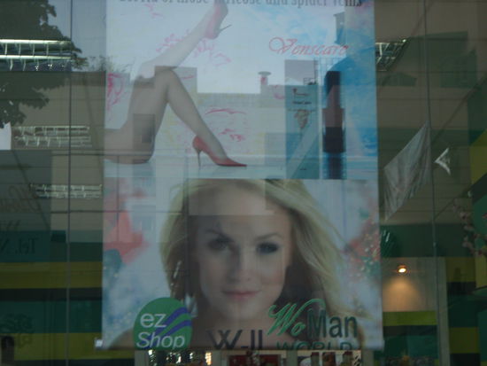 eine Werbung mit Mirjam Weichselbraun