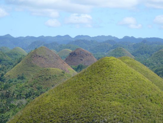 die sagenumwobenen Chocolate Hills, da man nicht genau weiß, wie sie entstanden sind