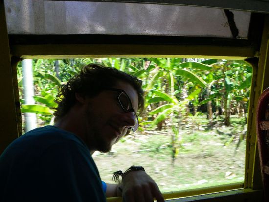 beim Genießen der Busfahrt