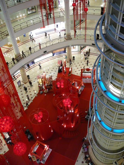 Einkaufscenter im Tower, eine Live Band spielte auch...
