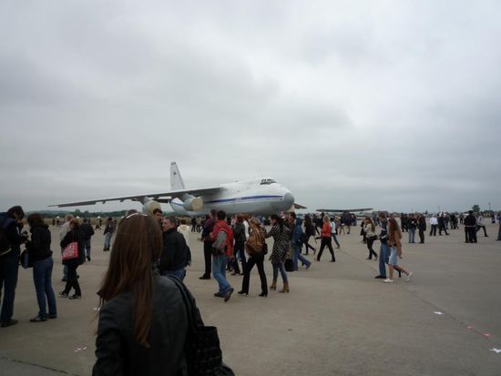 Es war schon interessant die ganzen Flugzeuge mal aus der Naehe zu sehen und einfach so auf einem Flughafen rumzuspazieren...