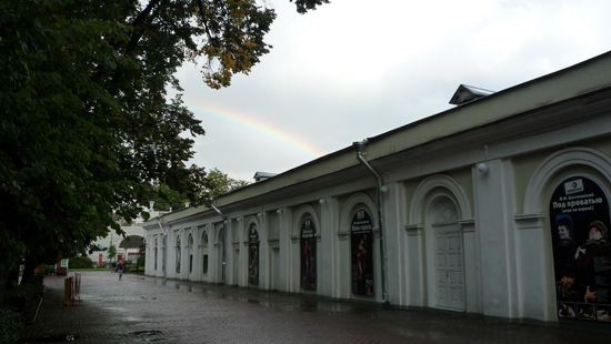 Athomas Lieblingstheater, die drei kennen sich ueber ihre Theatergruppe in der sie zusammen spielen