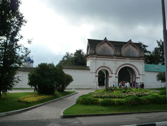 Der Eingang zum Kolomenskoe Park, der Ort an dem ich endlich doch etwas Ruhe finden konnte, es ist wirklich schoen hier