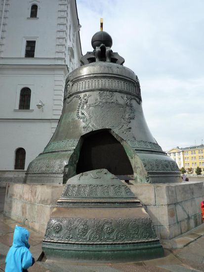 Und eine riesen Glocke die nicht leuten kann......