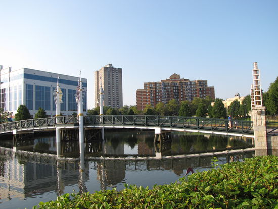 Mein Hotel in Gaithersburg, Maryland (hinten rechts)
