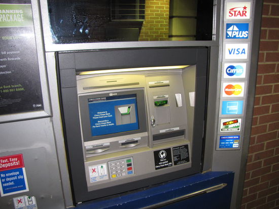 Sogar mit Audiofunktion für Blinde. Ist ja eigentlich ne gute Sache, aber ein bißchen Angst macht mir das schon, denkt mal drüber nach (Drive In - Blinde............)