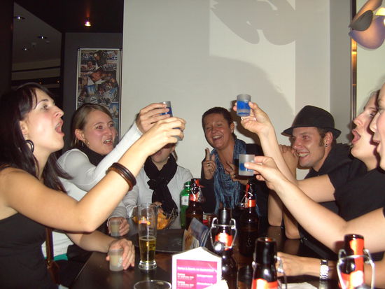 Auf unsere Reise wurde mit einem "Waschmaschienen- Shot" angestossen