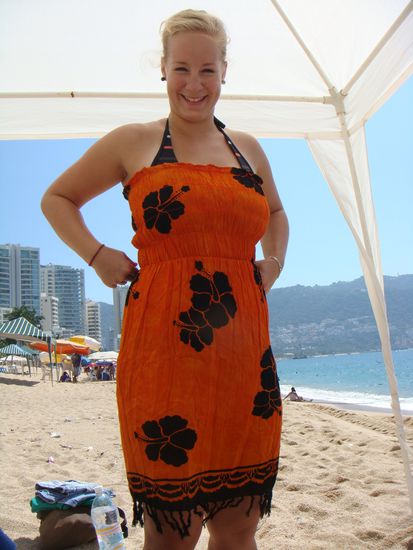 Die Strandverkaeufer zwaengten mich einfach in ein gaanz enges Roeckli... Ich habe es nicht gekauft, keine angst 