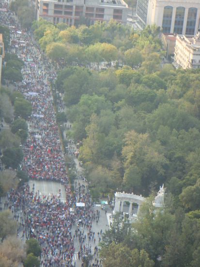 uiuiuiiii, die Demonstranten kommen!!