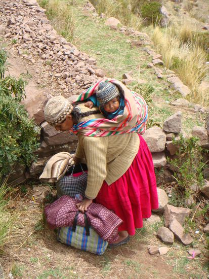 Frauen in Suedamerika schelpen immer extrem viel mit sich herum.
