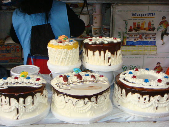 Überal gibt es diese künstlichen Geburtstagstorten...brr...