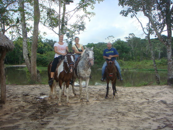 Hihihi... Der grösste auf dem kleinsten Pferd!