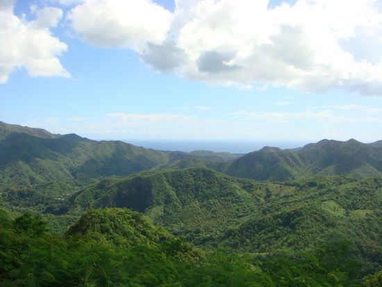 Unglaublicher Ausblick ueber das Gebirge.