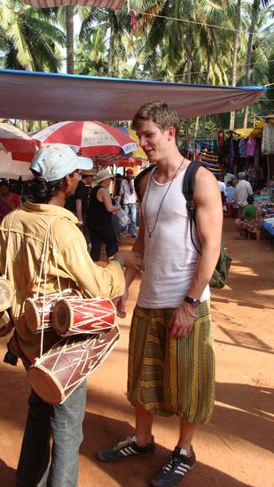 Auf dem Flohmarkt (jeden Mittwoch) von Anjuna
Pascal gerade am verhandeln