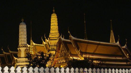 Koenigspalast bei Nacht