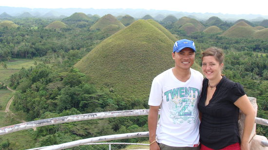 Aja... langsam hatten wir hunger, also was essen... irgentwo in der Mitte von Bohol... und da das nicht weit von nem Kollege von Achilles war, haben wir ebendiesem Kollegen gerade noch einen kurzen Besuch abgestattet.
Unterkunft suchen... und gefunden...