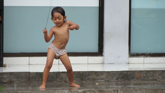 danscing in the rain- das macht spass! (auch zum zuschauen  )