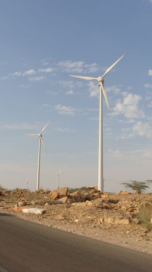 Die stehen rings um Jaisalmer, aber anscheinen reichen sie nicht immer aus (zwei mal Stromausfall...)