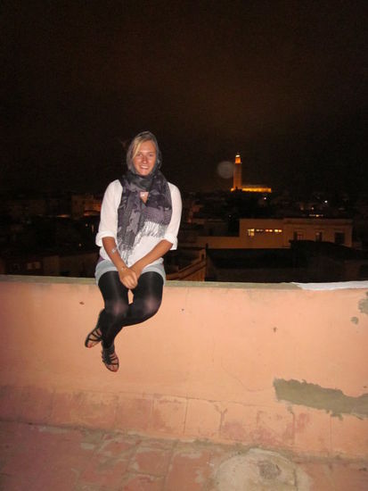 Auf dem Dach des Hotels - im Hintergrund die zweit größte Moschee der Welt