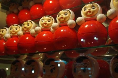 Ungewollte Kunst im Spielzeugladen