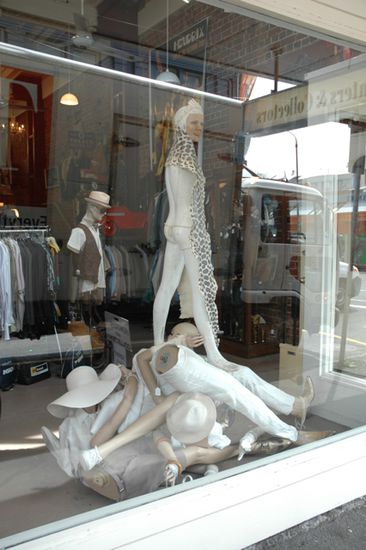 Einer von unzaehligen Secondhand Shops auf der Cuba Street.