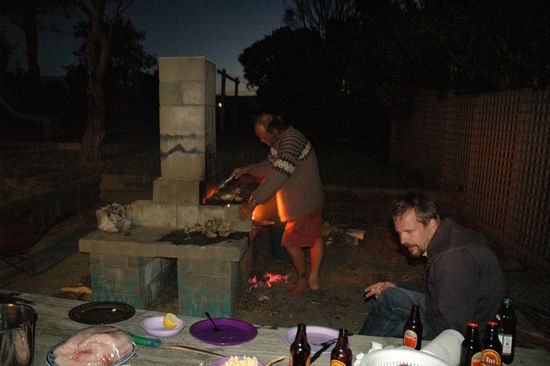 Juergen wartet auf die naechste Fuhre Austern.