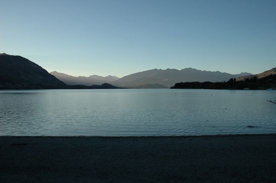 Lake Wanaka in der blauen Stunde
