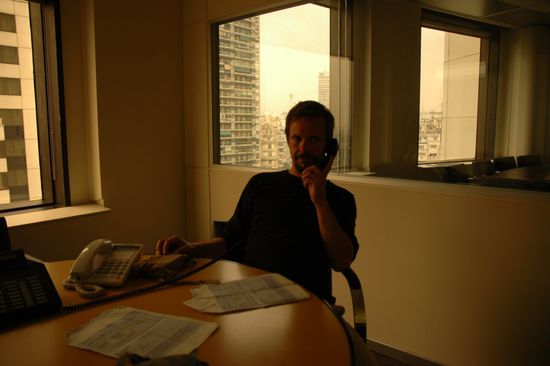 Nahe dem Nervenzusammenbruch in der Warteschleife.