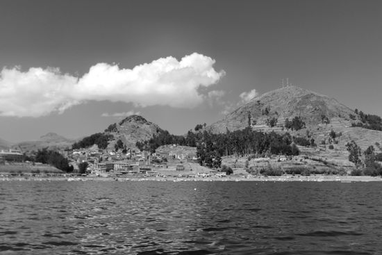 Eine schoene Aussicht auf Copacabana haben wir aus unserem Treetboot.