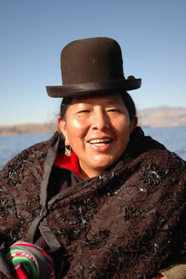 Senora Delfina predigt ueber die nahende Apokalypse.