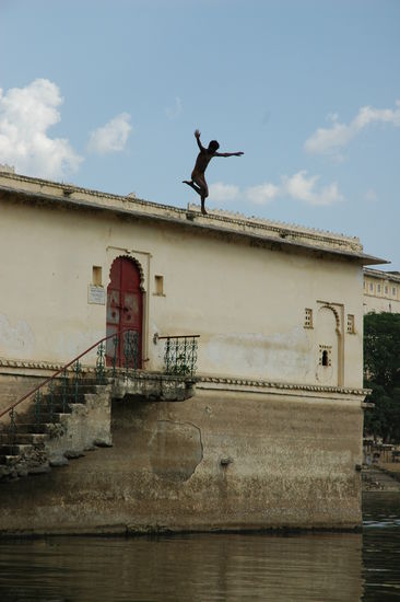 Der Lake Pichola laedt zum Baden ein