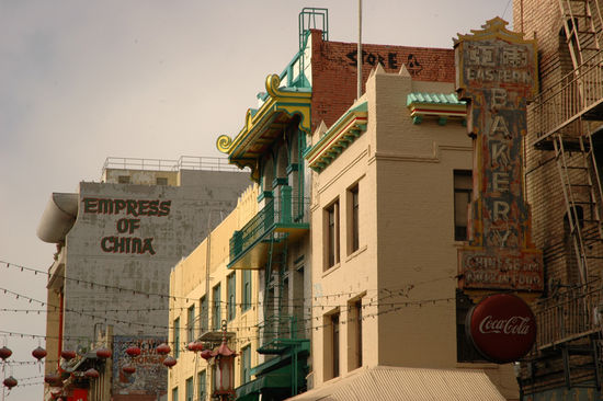 Das schiere Gegenteil der handgemachten Kleinserien findet sich in den Massenwaren Chinatowns, das in unmittelbarer Nachbarschaft unseres Hostels liegt,