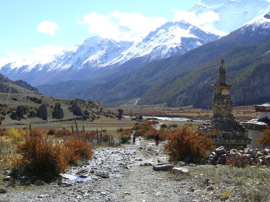 Wunderschoenes Tal zwischen Manang und Hongde