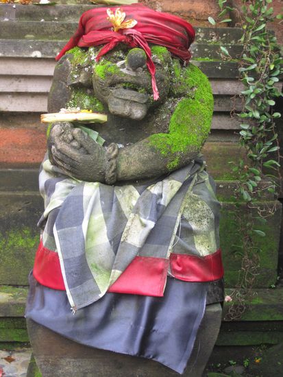 meistens wacht einer vor dem Eingangstor wie hier