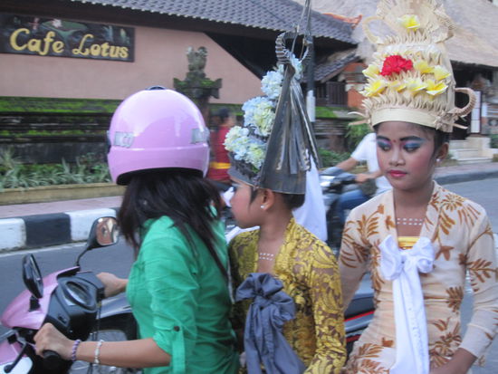 auf dem Weg zum Tempel